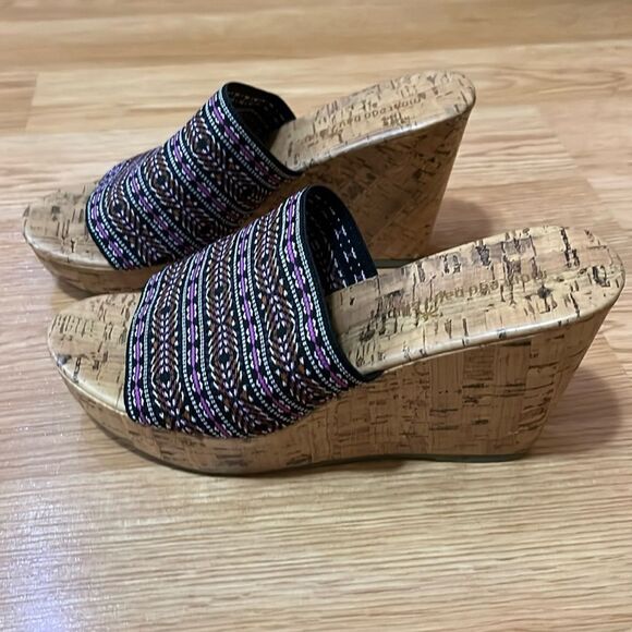 MONTEGO BAY CLUB SIZE 6 1/2 WEDGES - Picture 3 of 6